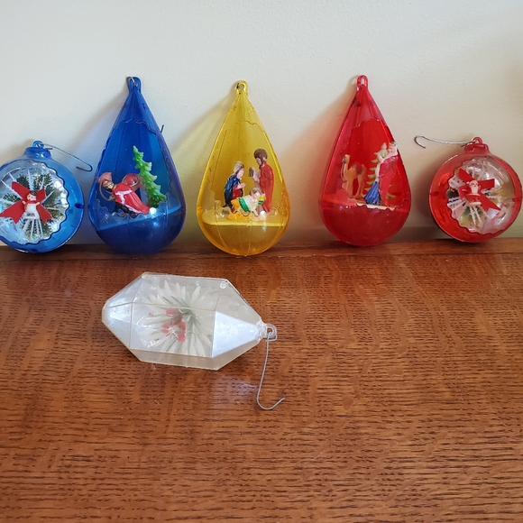 VINTAGE 6Diarama Jewel Brite Teardrop And Round Ornaments.n